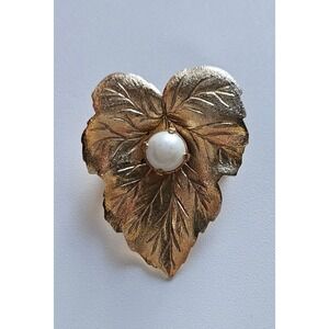 Vintage Sarah Coventry Gold Tone Leaf w/Faux Pearl Brooch